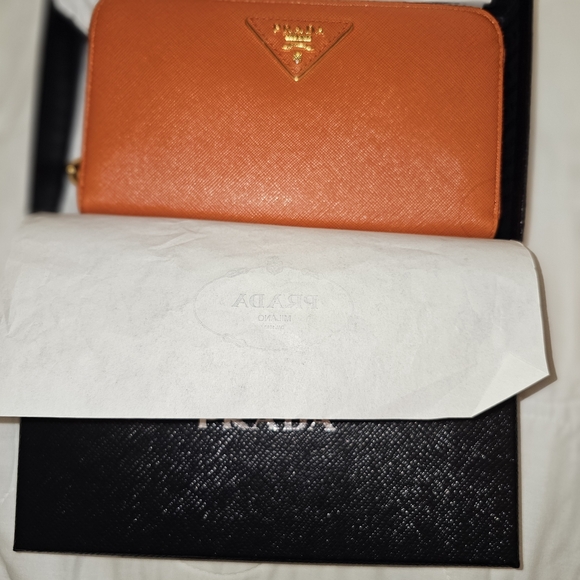 Prada  Wallet - Picture 9 of 10